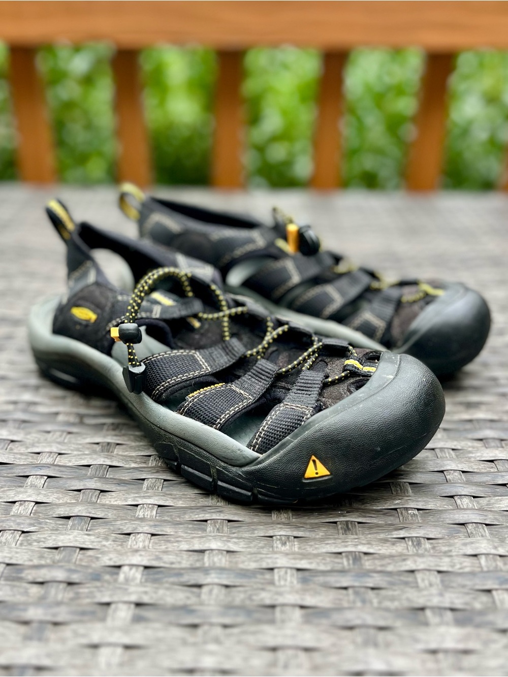 Keen Closed-Toe Outdoor Sandals in Black with Yellow Accents Water Shoes Hiking
